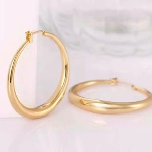 18k Gold Round Hoop Earrings